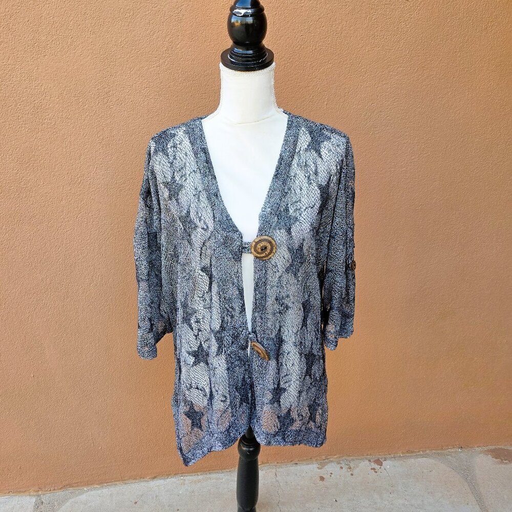 Lulu-B  Gray Open Weave 3/4 Sleeve Jacket Top with Wooden Buttons in Size L‎